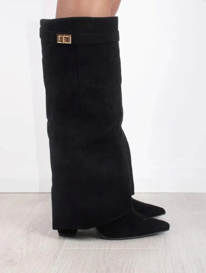 Botas Altas con Hebilla Dorada