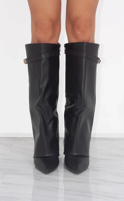 Botas Altas con Hebilla Dorada