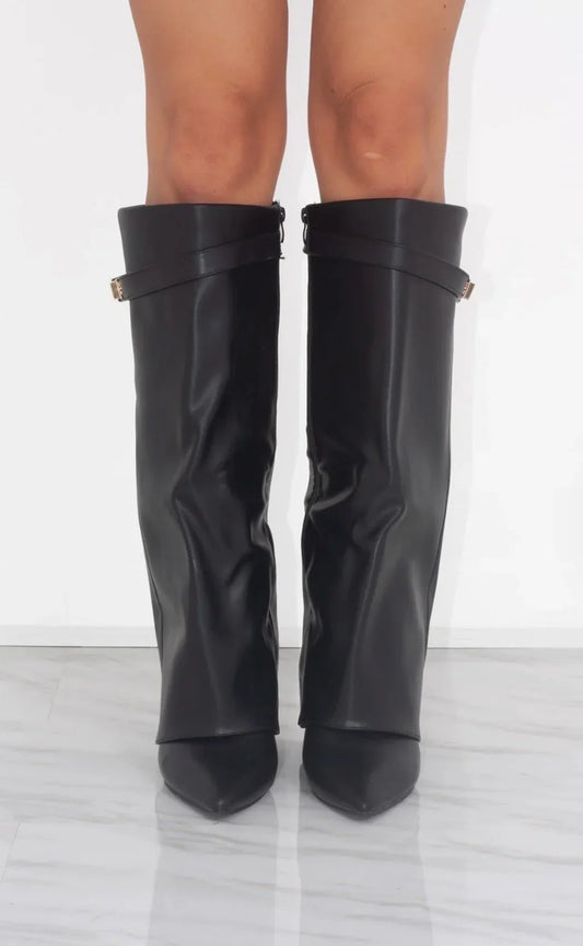 Botas Altas con Hebilla Dorada