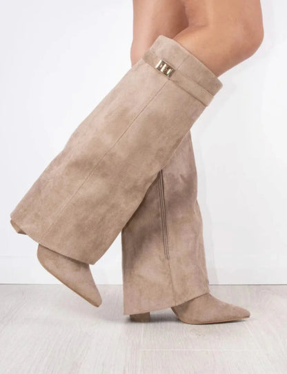 Botas Altas con Hebilla Dorada