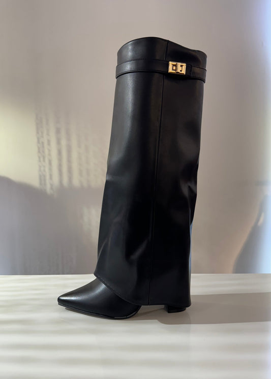 Botas Altas con Hebilla Dorada