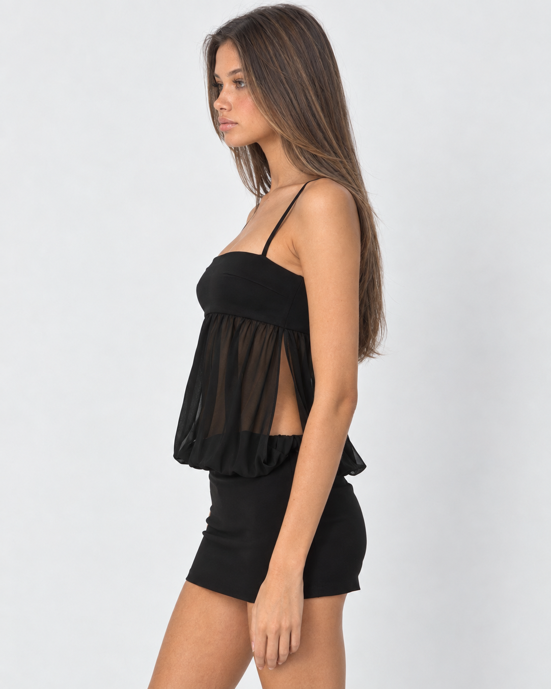 Vestido Corto con Capa de Malla Transparente