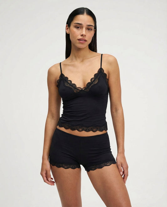 Pijama Suave de Top y Shorts con Encaje Ondulado