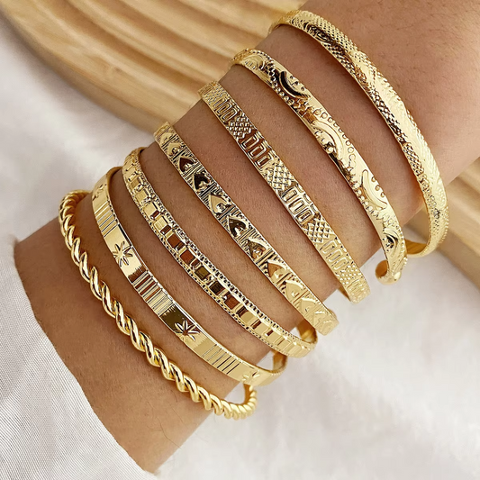 Set  7 pulseras color dorado