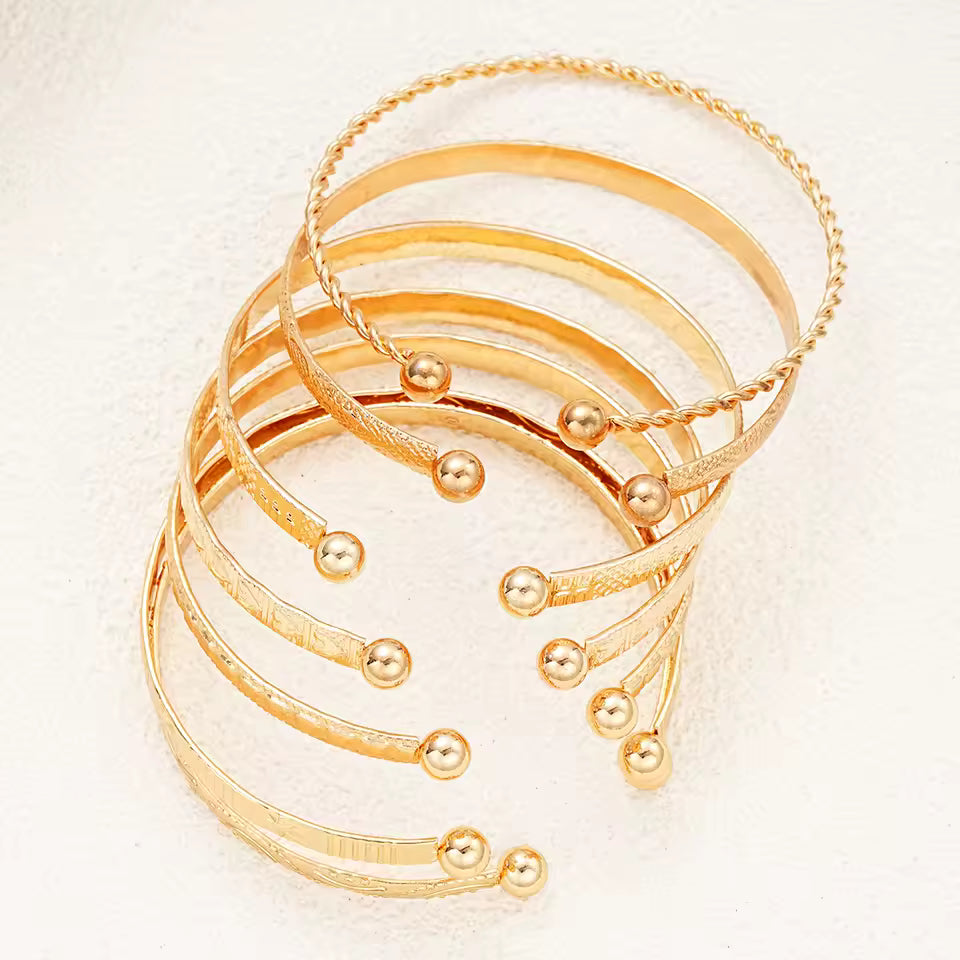 Set  7 pulseras color dorado